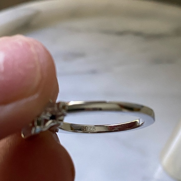 925 Sterling Silver size 7 ring - Picture 4 of 5